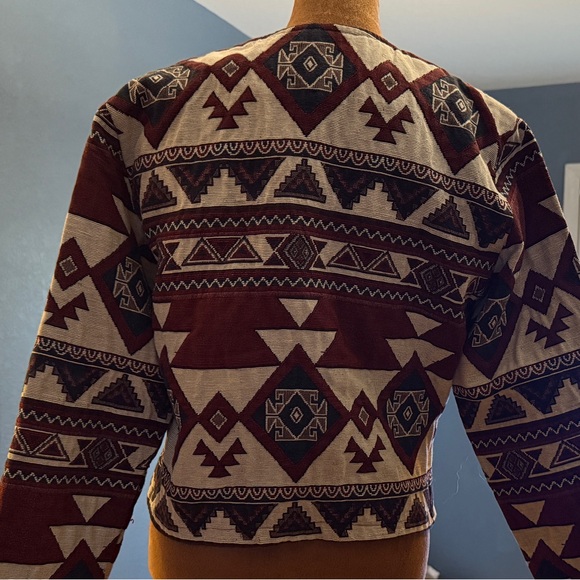 VTG Aztec Patterned Women's Cropped Tapestry Jacket Ranch Yellowstone Western - Picture 6 of 6